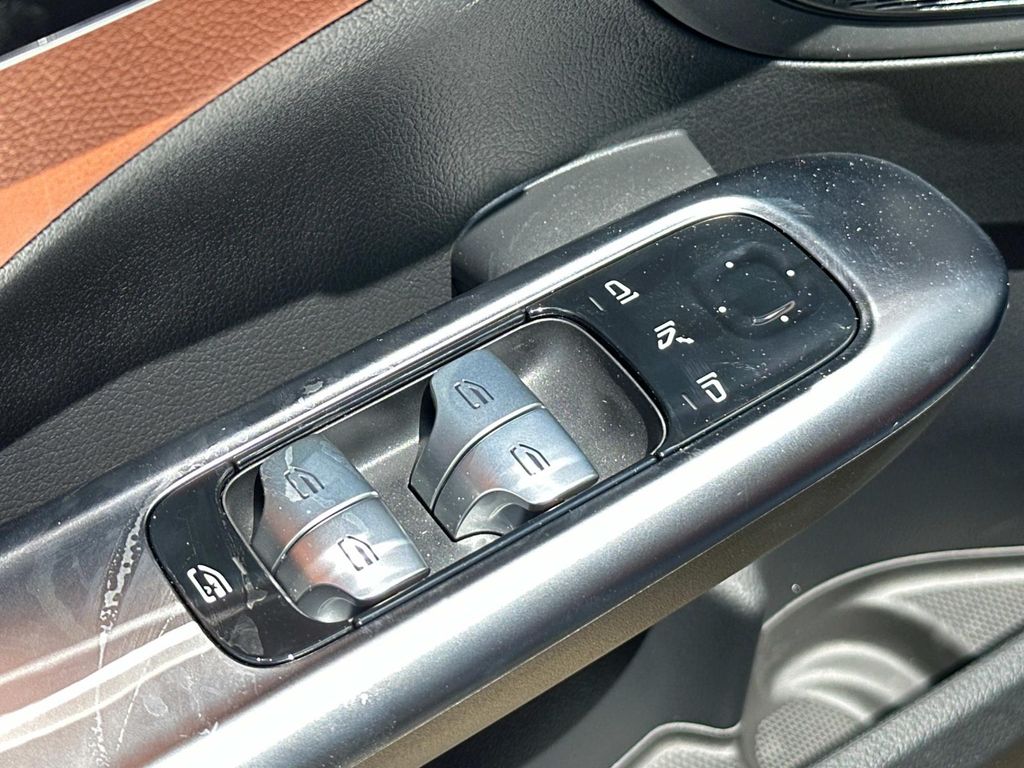 Thumbnail: 2025 Mercedes-Benz C-Class - 21