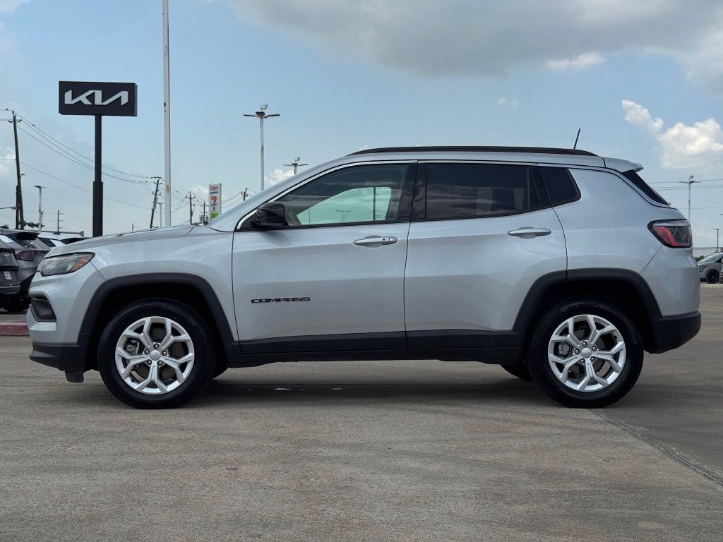 2024 Jeep Compass Latitude Silver at Toyota of Victoria