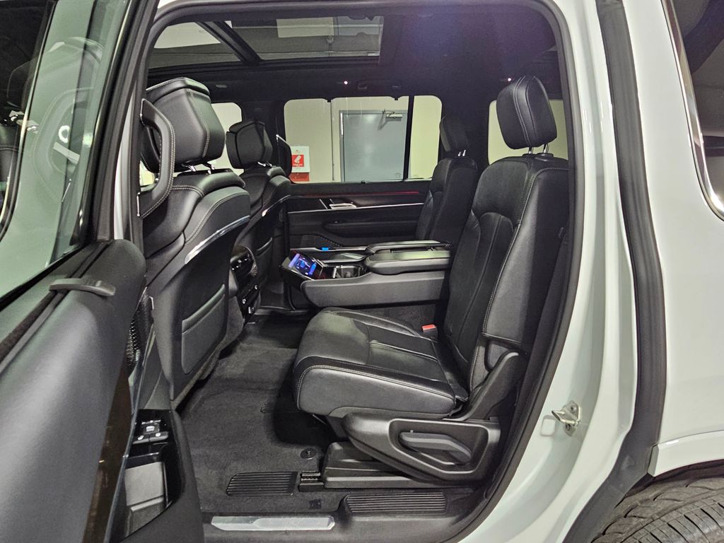 Used 2023 White Jeep Base image 14