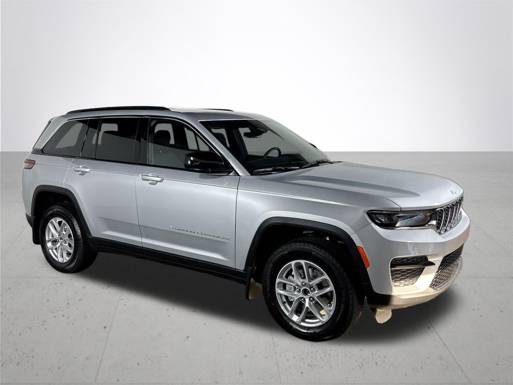 2025 Jeep Grand Cherokee Laredo X photo 4