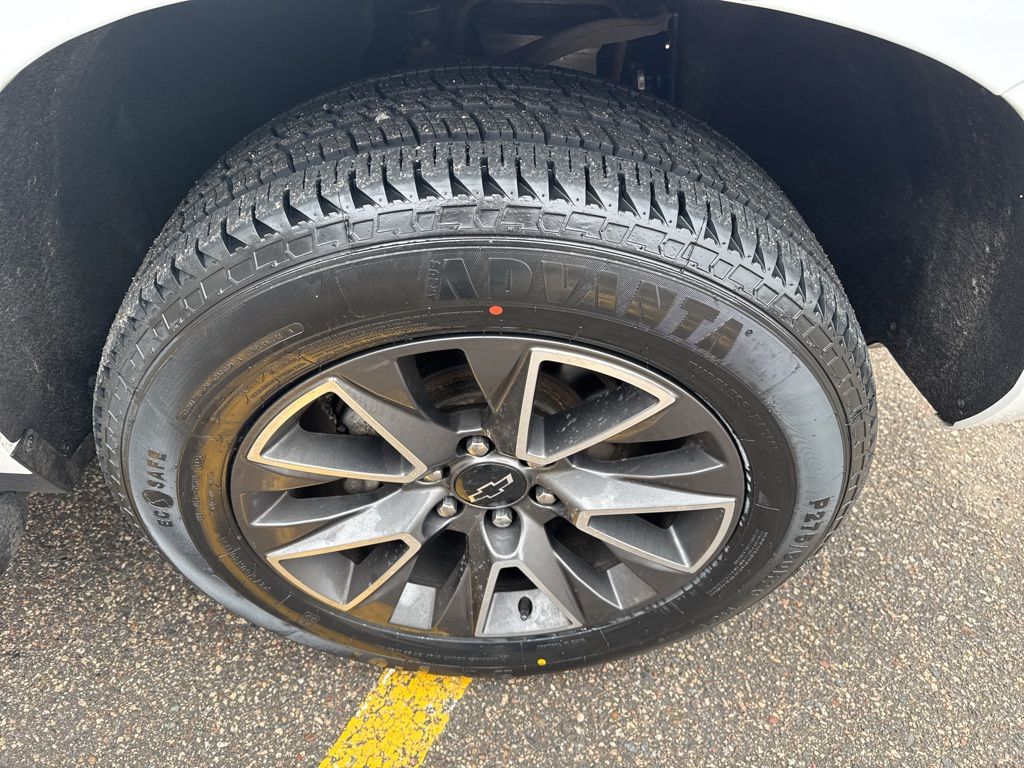 Used 2021 White Chevrolet Z71 image 16