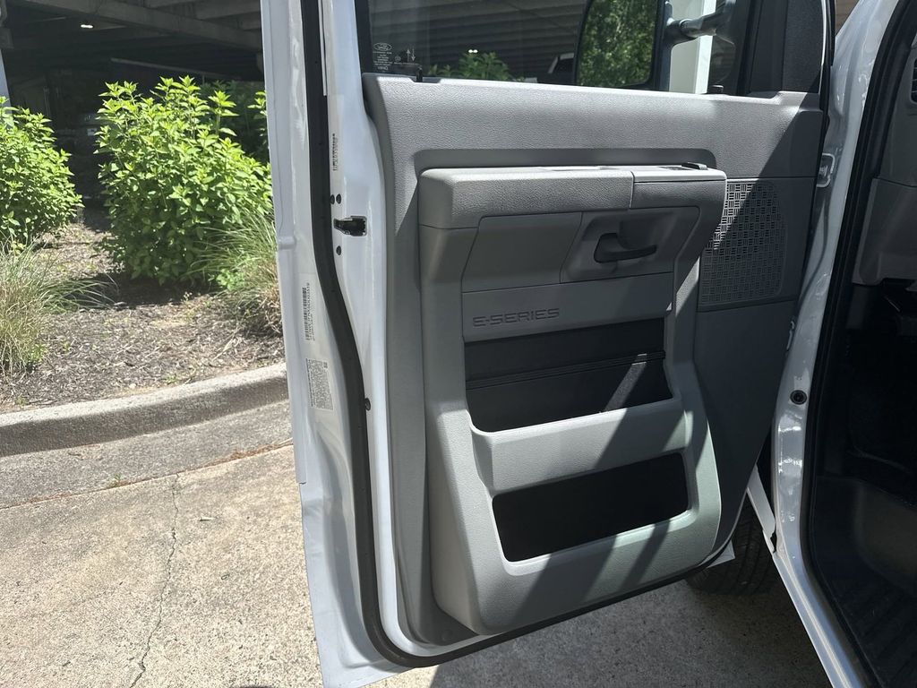 2025 Ford E-350SD Base 10