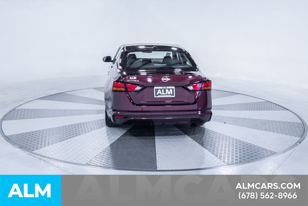 Used 2025 Red Nissan 2.5 SV image 8