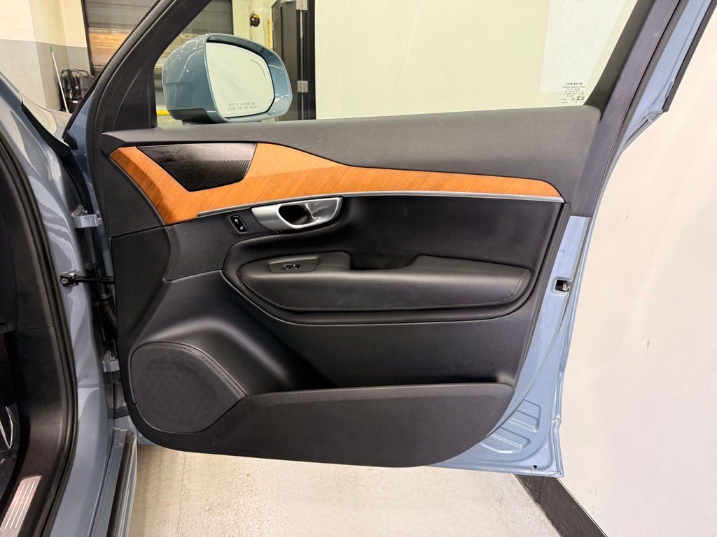 Thumbnail: 2023 Volvo XC90 - 28