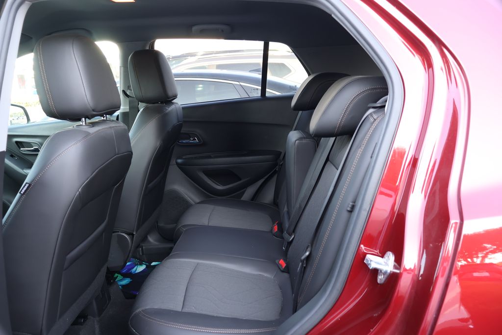 Thumbnail: 2022 Chevrolet Trax - 30