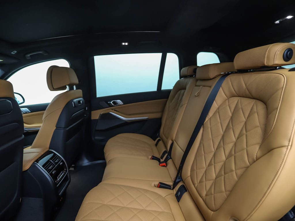 Thumbnail: 2027 BMW X7 - 22
