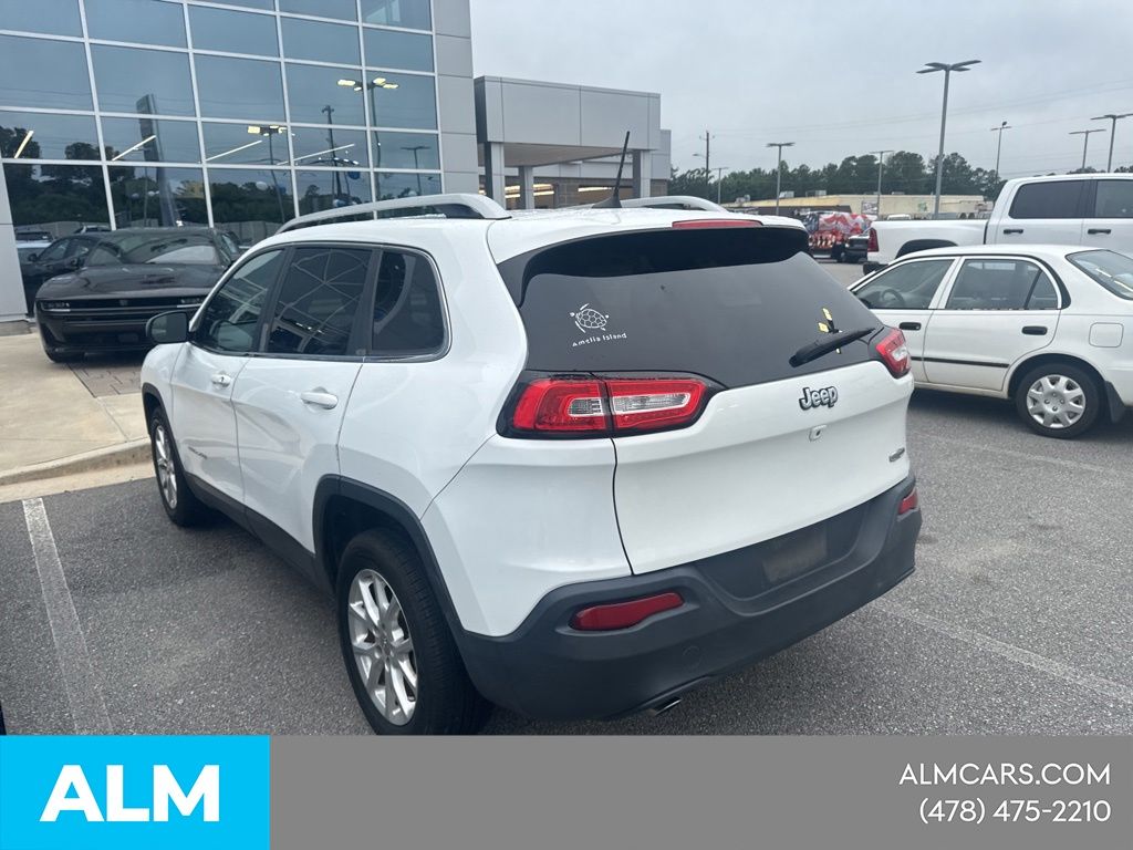 Used 2018 White Jeep Latitude image 13