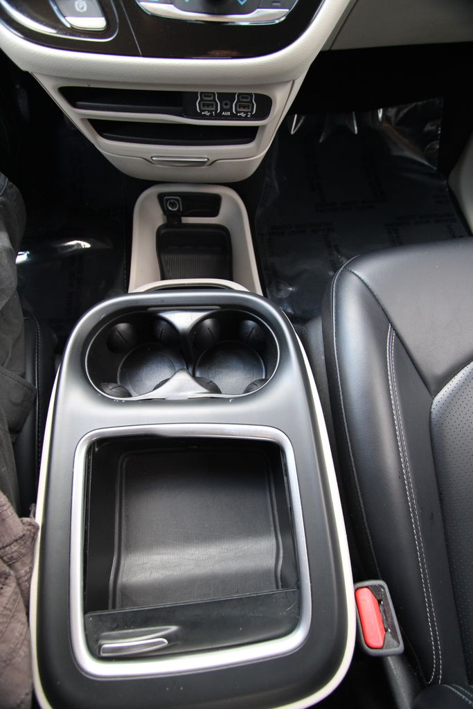 Used 2023 Chrysler Pacifica Van