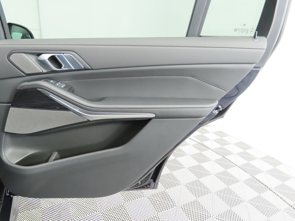 Thumbnail: 2026 BMW X7 - 27