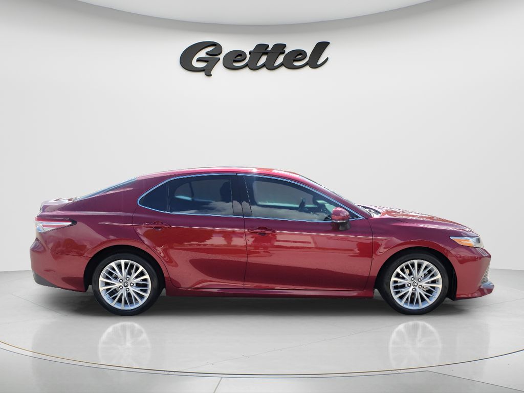 Used 2018 Red Toyota XLE image 4