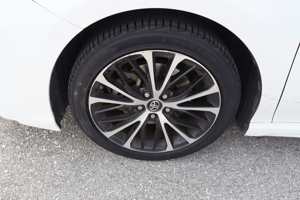 Thumbnail: 2019 Toyota Camry - 4