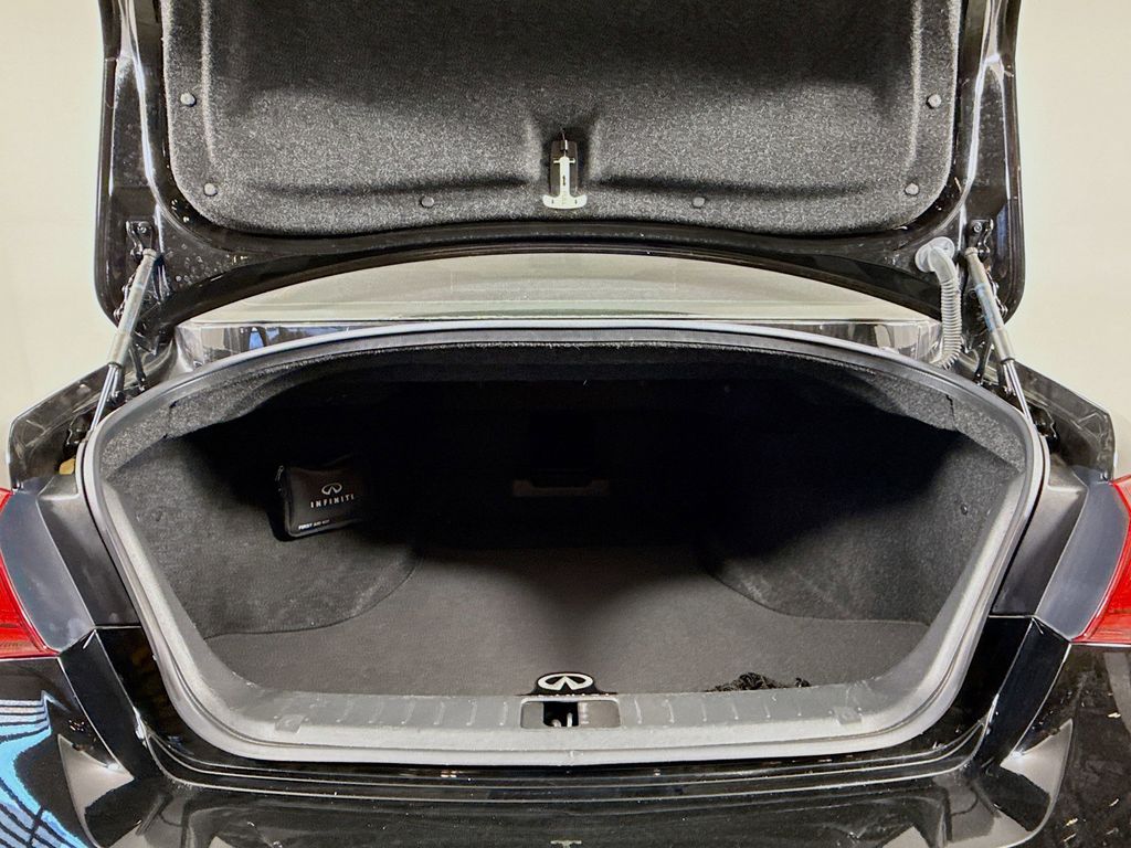 Thumbnail: 2019 INFINITI Q70 - 28