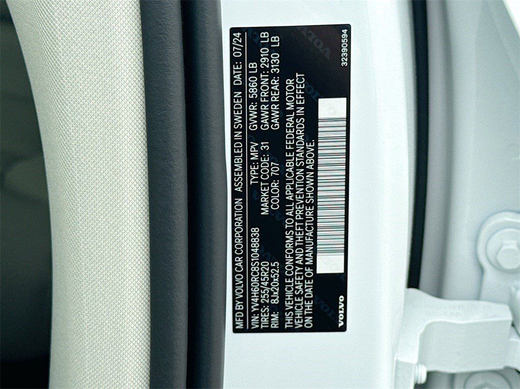 New 2025 Crystal White Volvo T8 Plus image 35