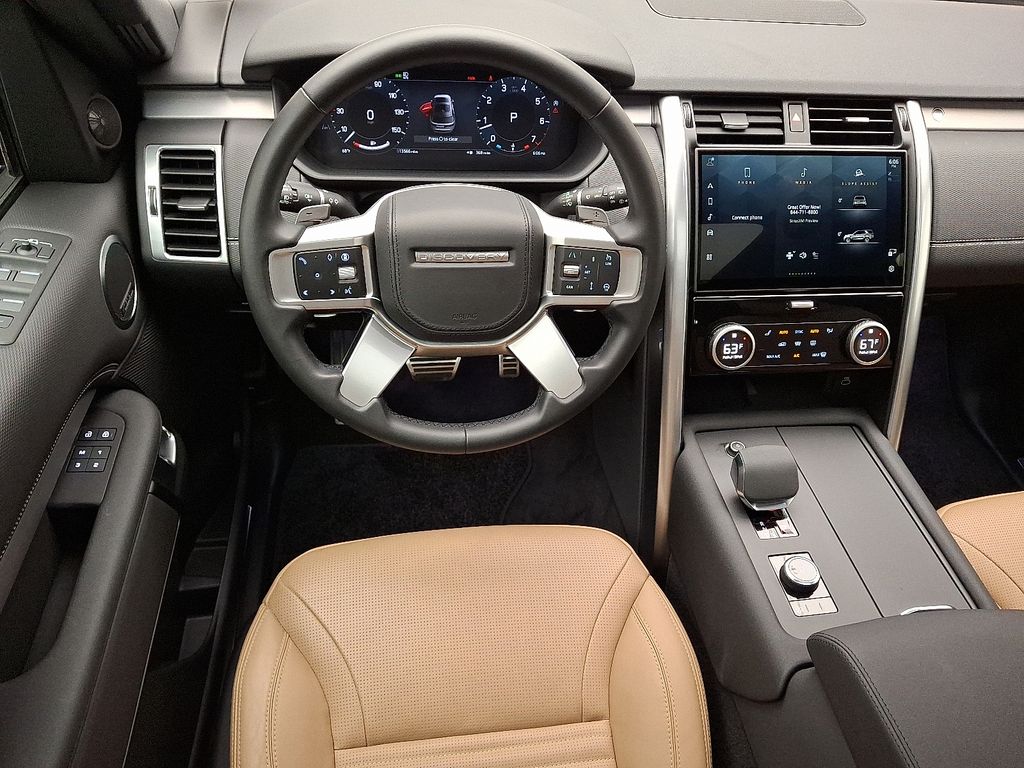 2024 Land Rover Discovery Dynamic SE 11