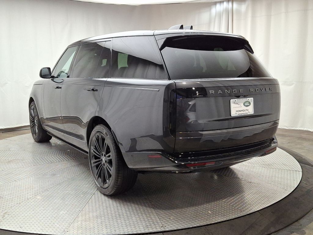 2025 Land Rover Range Rover SE 4