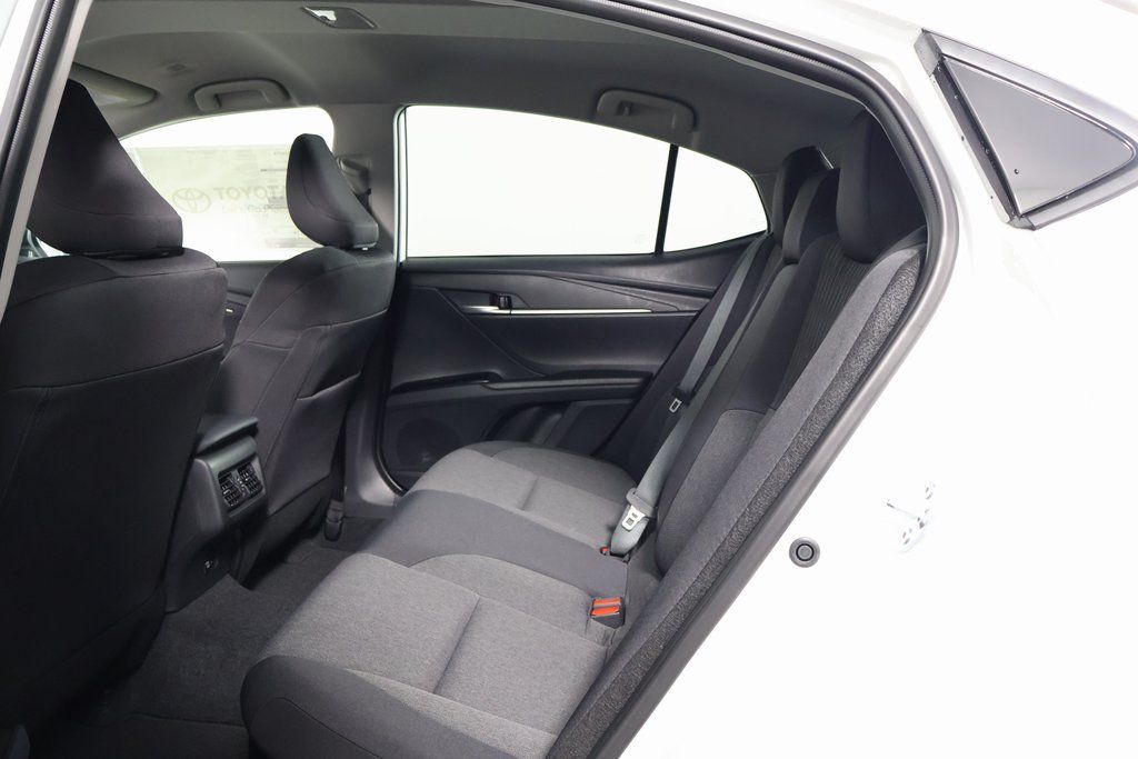 2025 Toyota Camry LE 6