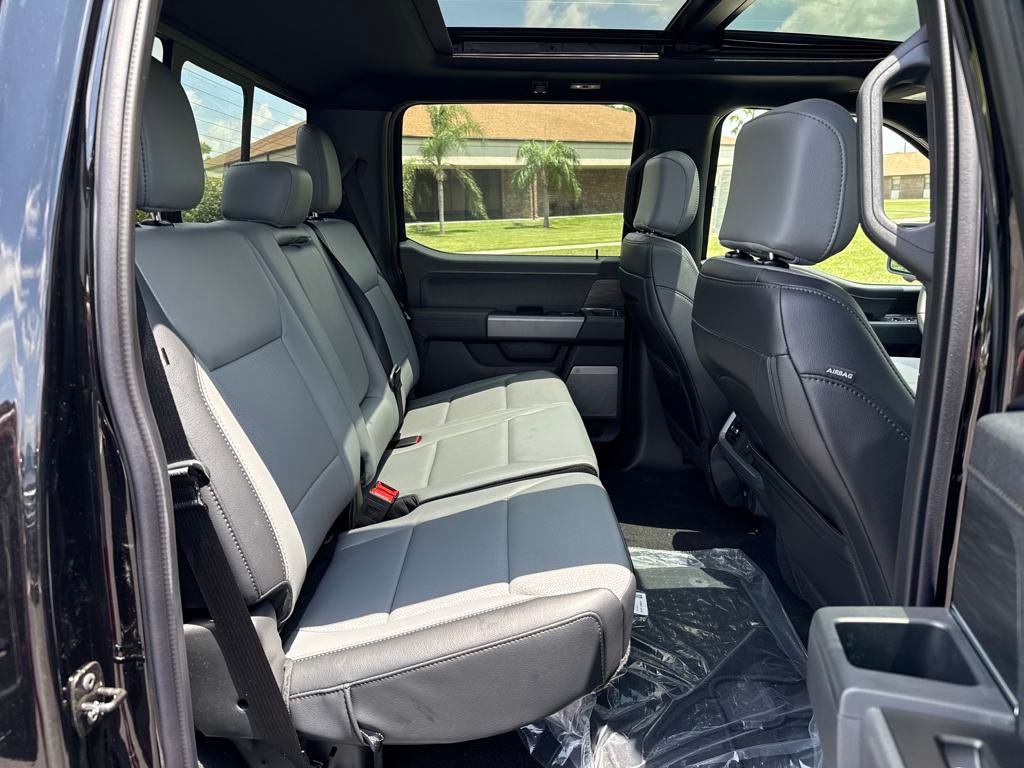2025 Ford F-150 Lightning Lariat photo 29