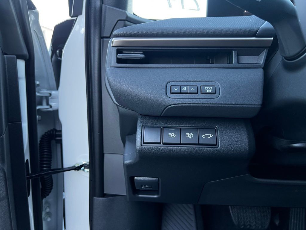 2026 Toyota bZ XLE - Photo 25