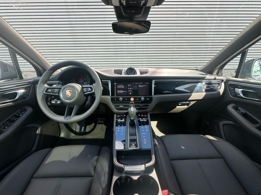 Thumbnail: 2026 Porsche Macan - 6