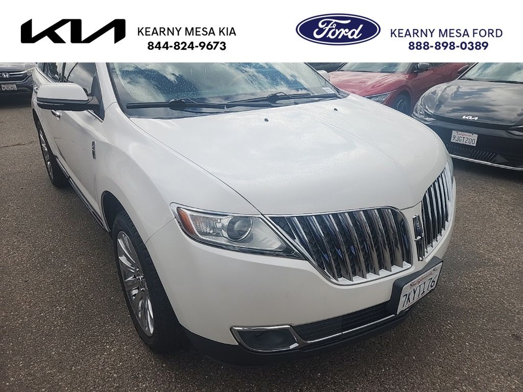 White Platinum Clearcoat Metallic 2015 Lincoln MKX FWD SUV / Crossover Front-Wheel Drive 6-Speed Automatic