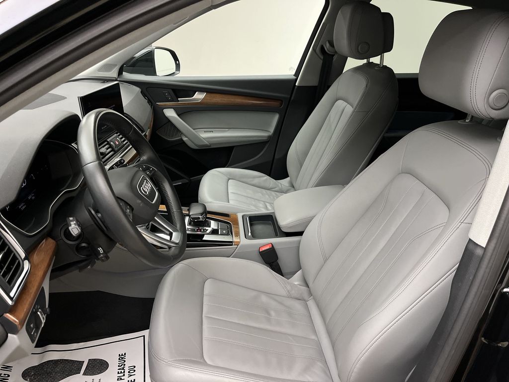 Thumbnail: 2022 Audi Q5 - 11