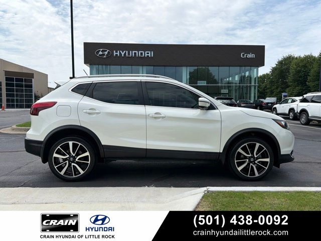 Pearl White 2017 Nissan Rogue Sport SUV / Crossover Front-Wheel Drive Continuously Variable Transmission
