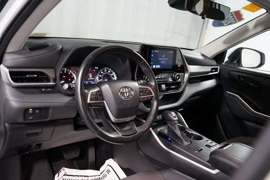 Thumbnail: 2023 Toyota Highlander - 7