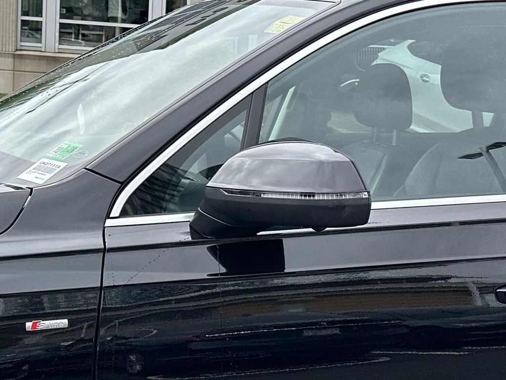 Thumbnail: 2022 Audi Q7 - 13