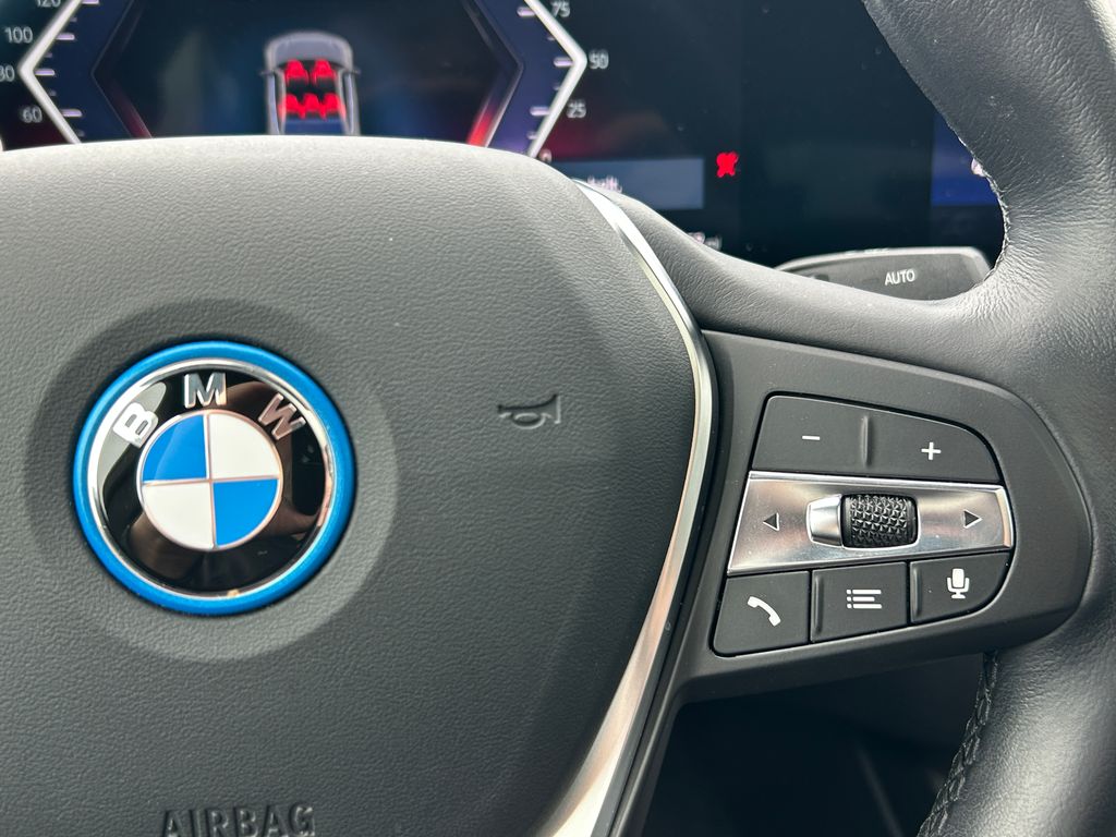 Thumbnail: 2023 BMW i4 - 20