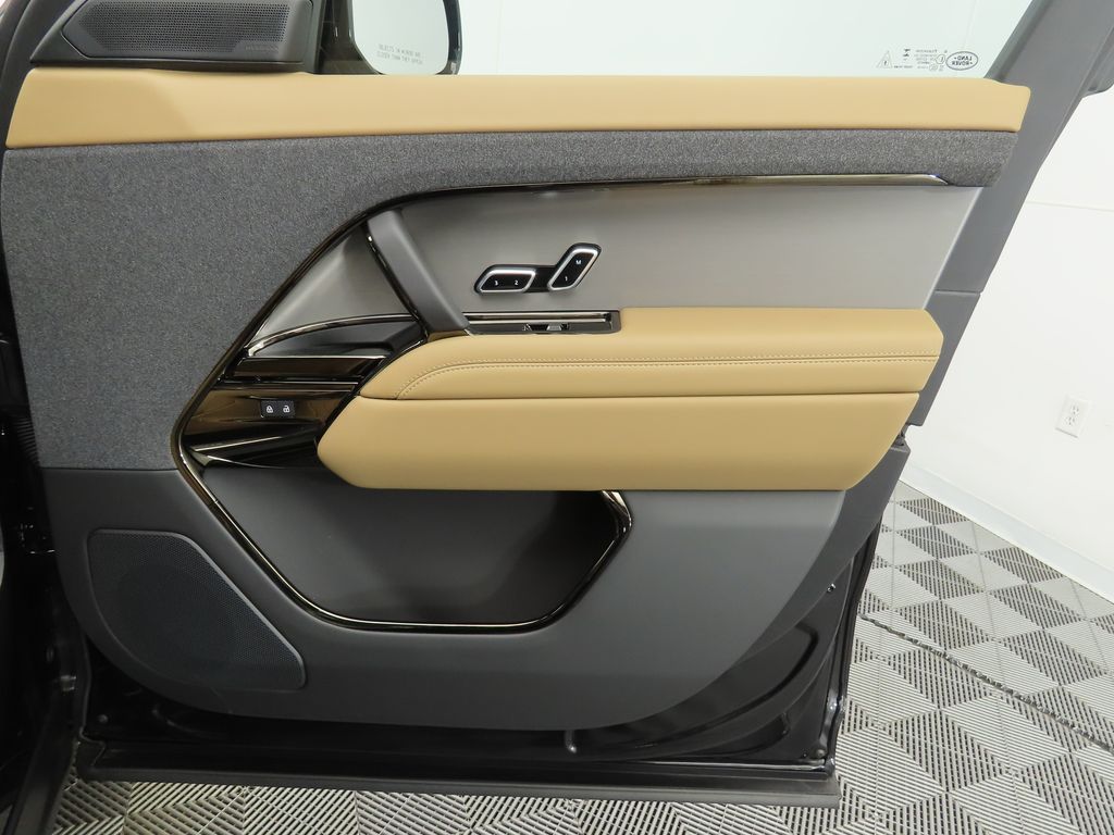 Thumbnail: 2025 Land Rover Range Rover Sport - 24