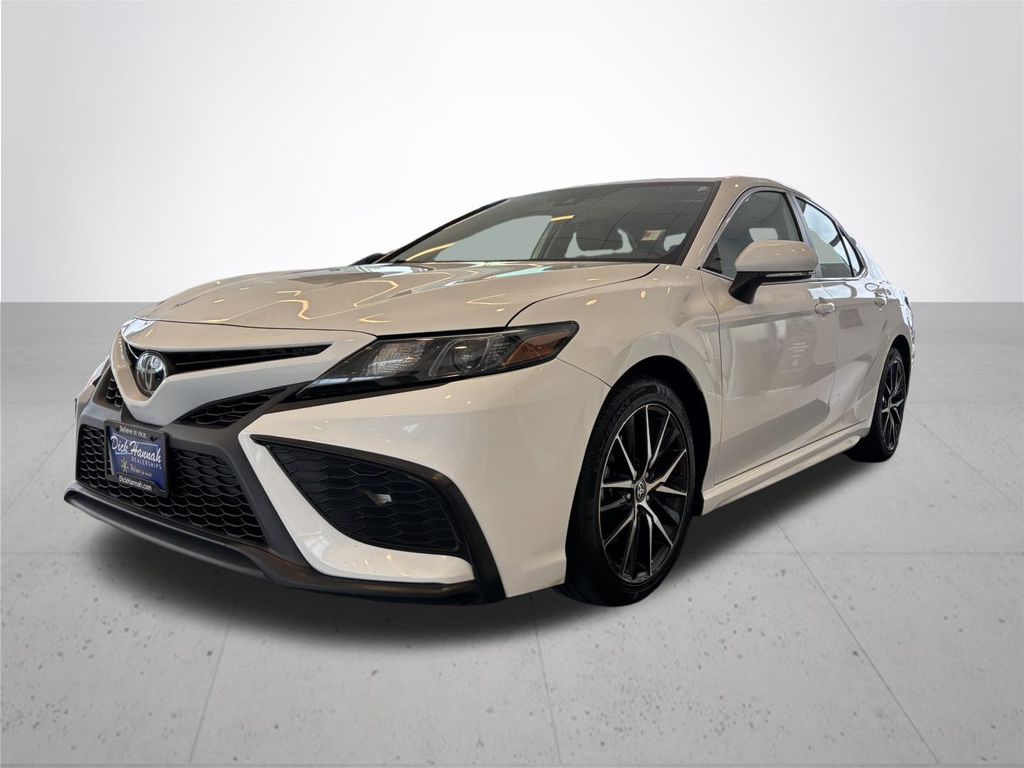 2022 Toyota Camry SE