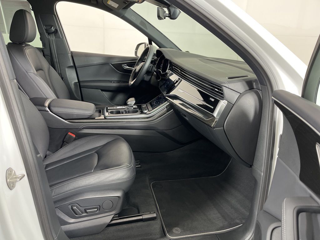 Thumbnail: 2025 Audi Q7 - 6