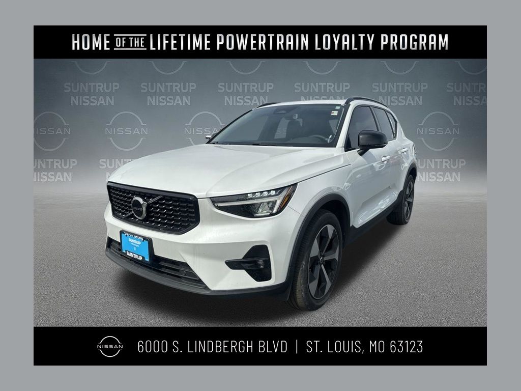 2023 Volvo XC40 B5 Plus Dark Theme AWD