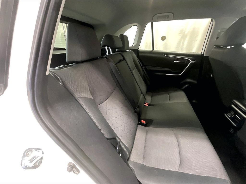 2024 Toyota RAV4 — photo 16