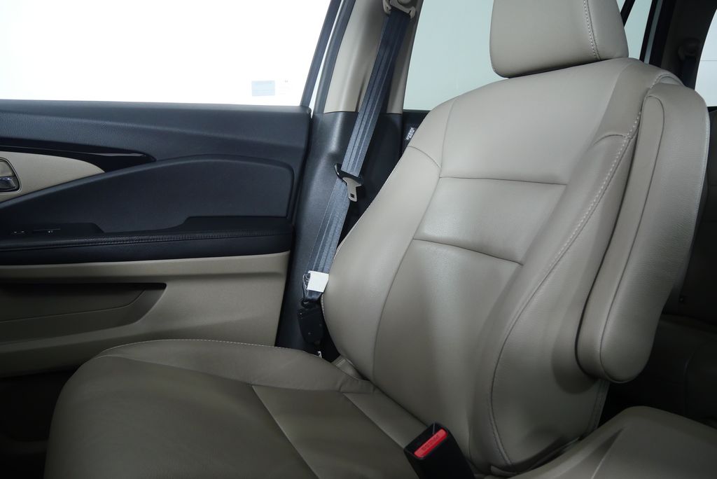 Thumbnail: 2017 Honda Pilot - 30