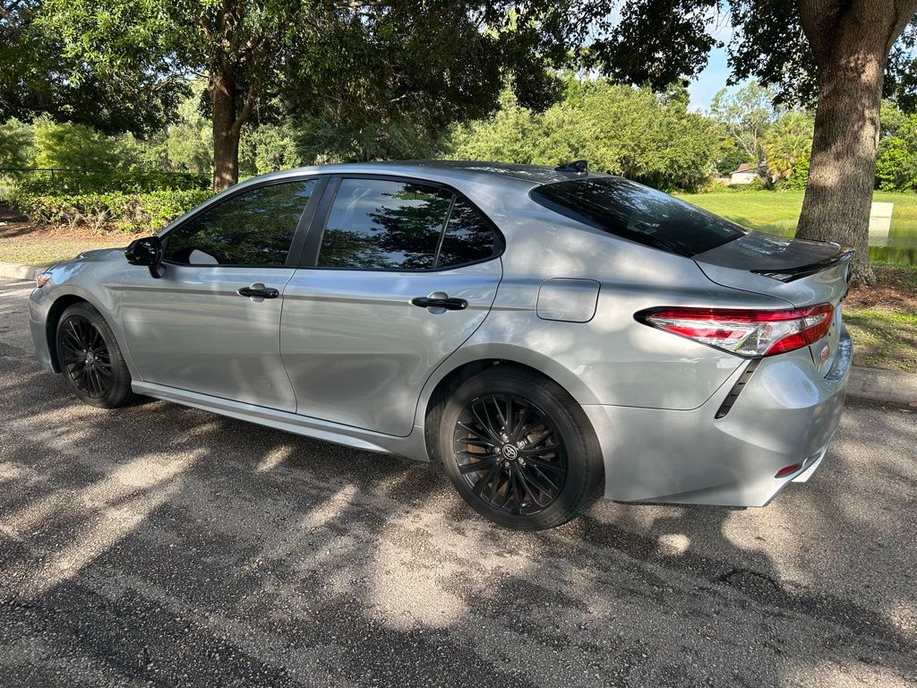 2020 Toyota Camry SE 3