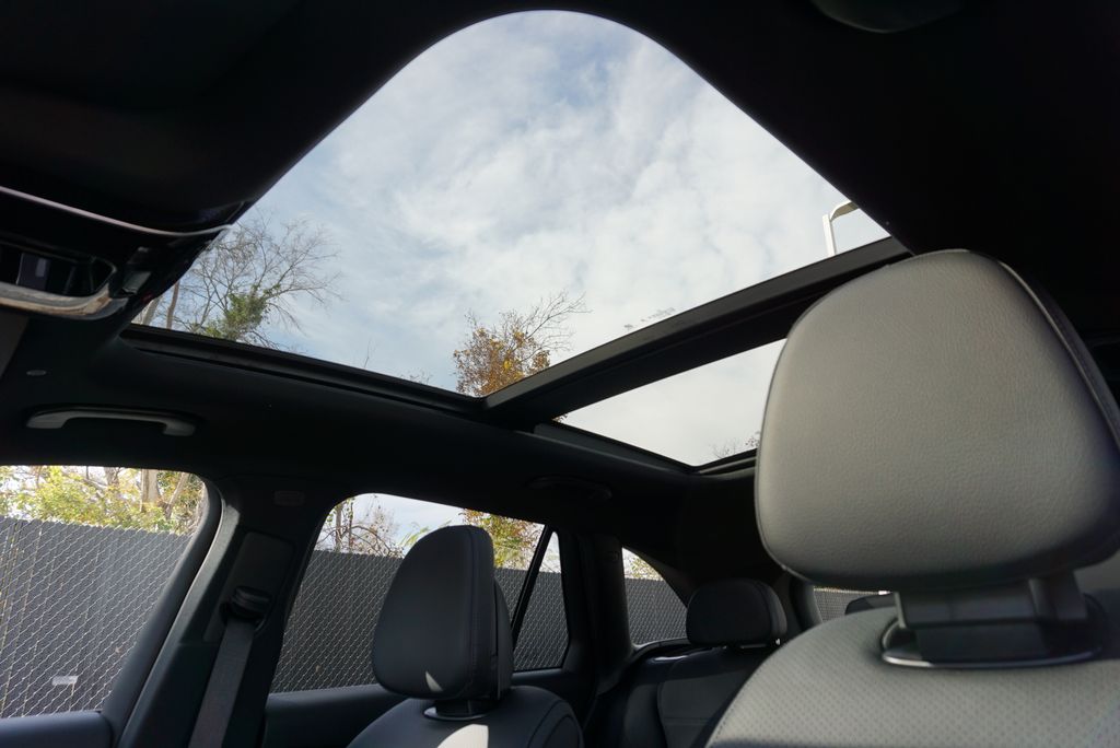 Thumbnail: 2026 Mercedes-Benz GLC - 12