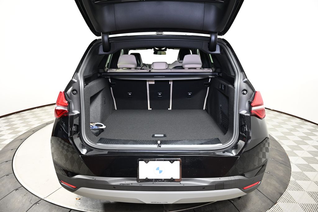 Thumbnail: 2026 BMW X3 - 11