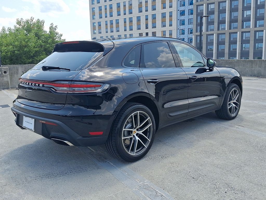 Thumbnail: 2026 Porsche Macan - 8