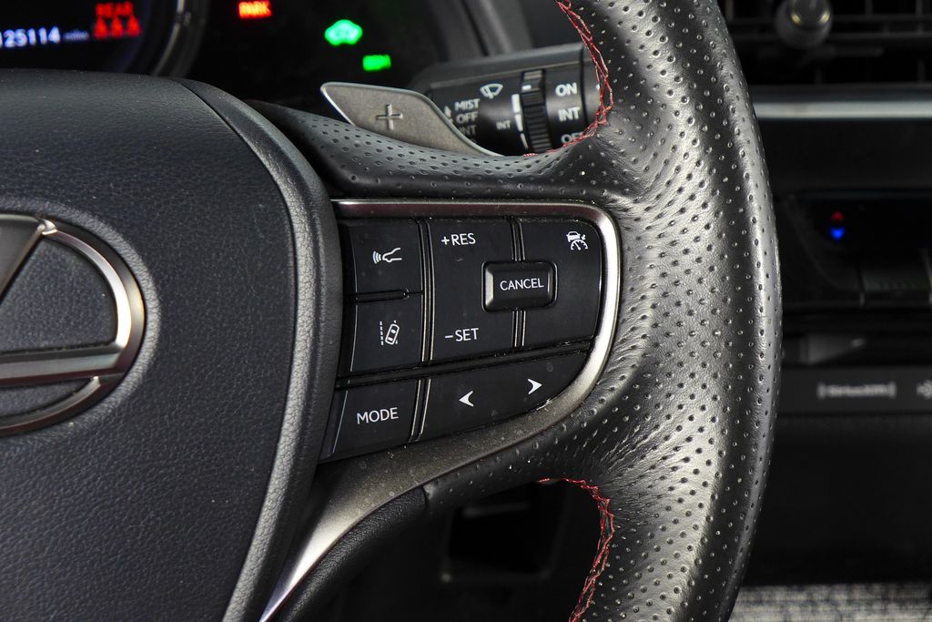 Thumbnail: 2022 Lexus UX - 28