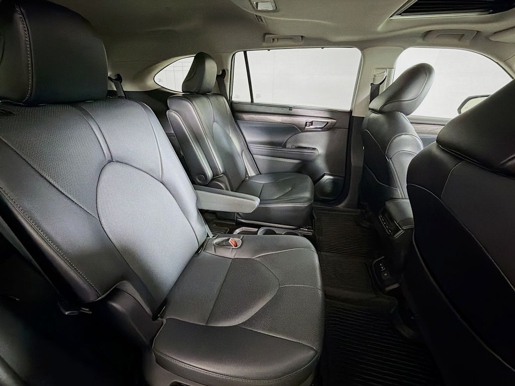 Used 2022 Toyota Highlander SUV