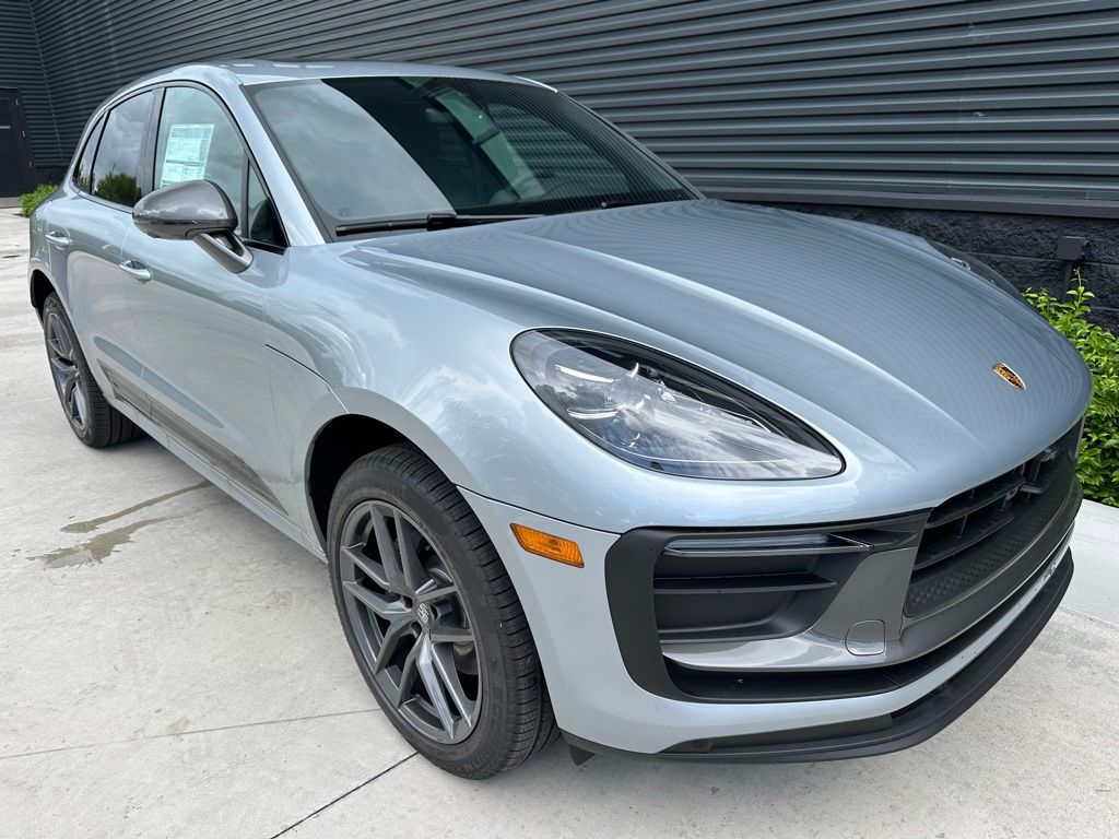 Thumbnail: 2025 Porsche Macan - 10