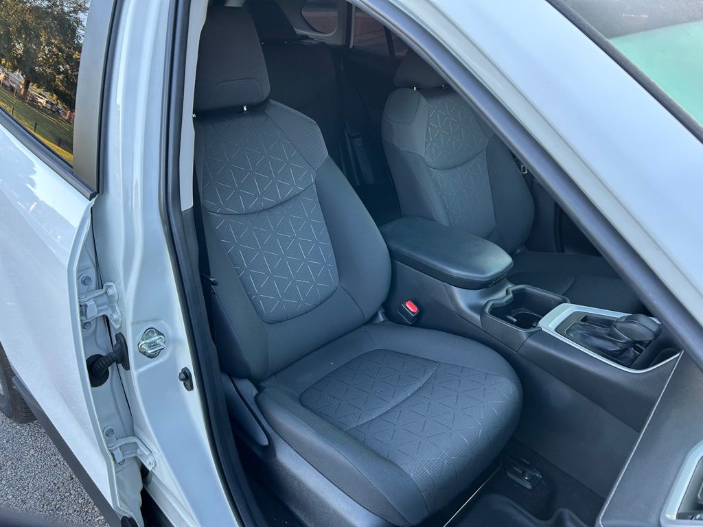 Thumbnail: 2022 Toyota RAV4 - 15