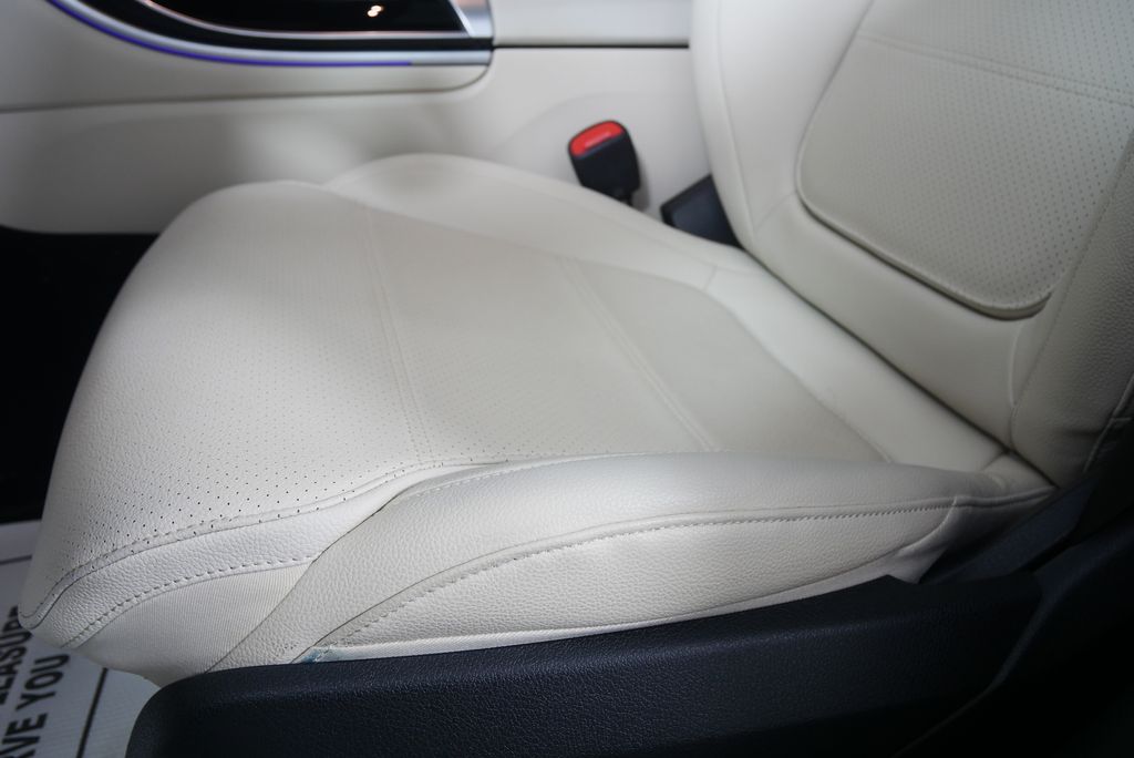 Thumbnail: 2023 Mercedes-Benz C-Class - 9