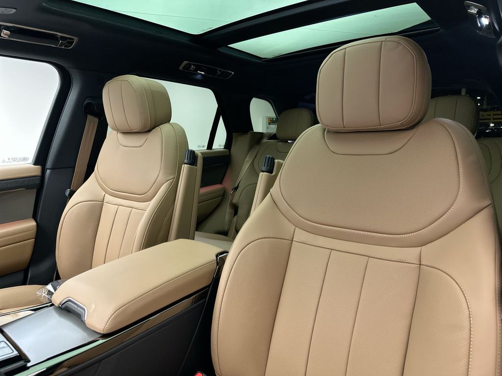 2025 Land Rover Range Rover Sport SE 10