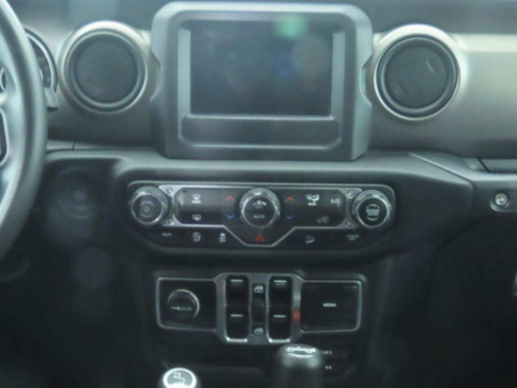 Thumbnail: 2018 Jeep Wrangler - 14