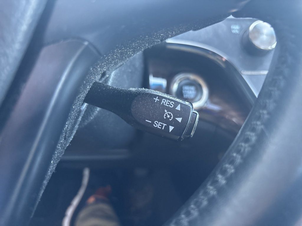 Used 2013 Green Toyota XLE Touring image 25