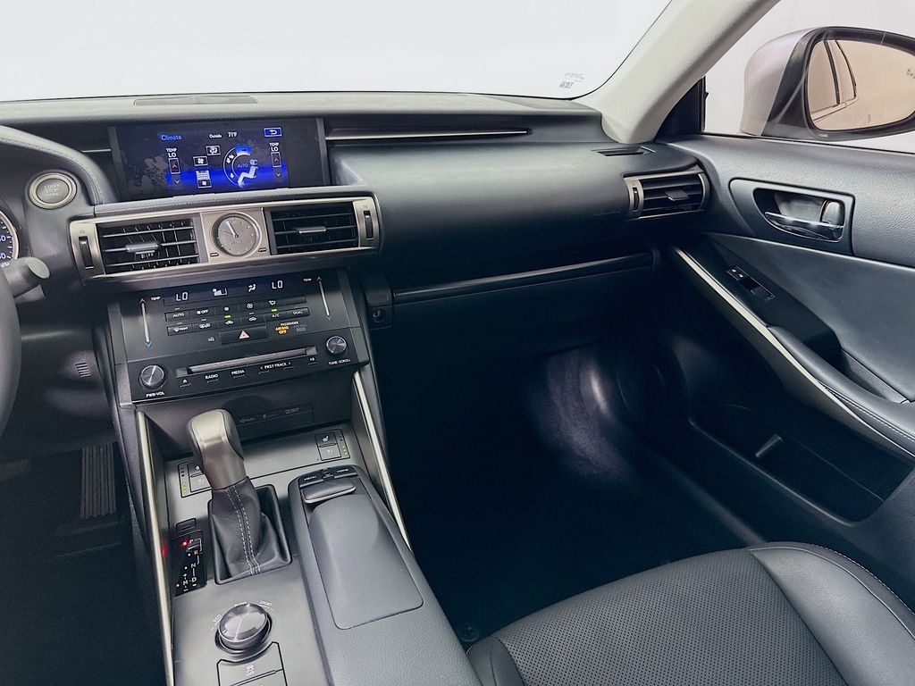 Thumbnail: 2014 Lexus IS - 24