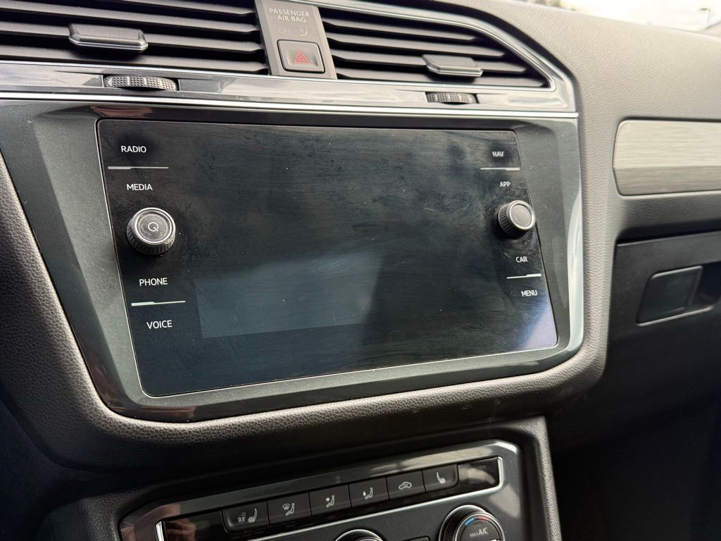 Used 2020 Silver Volkswagen 2.0T SEL image 39