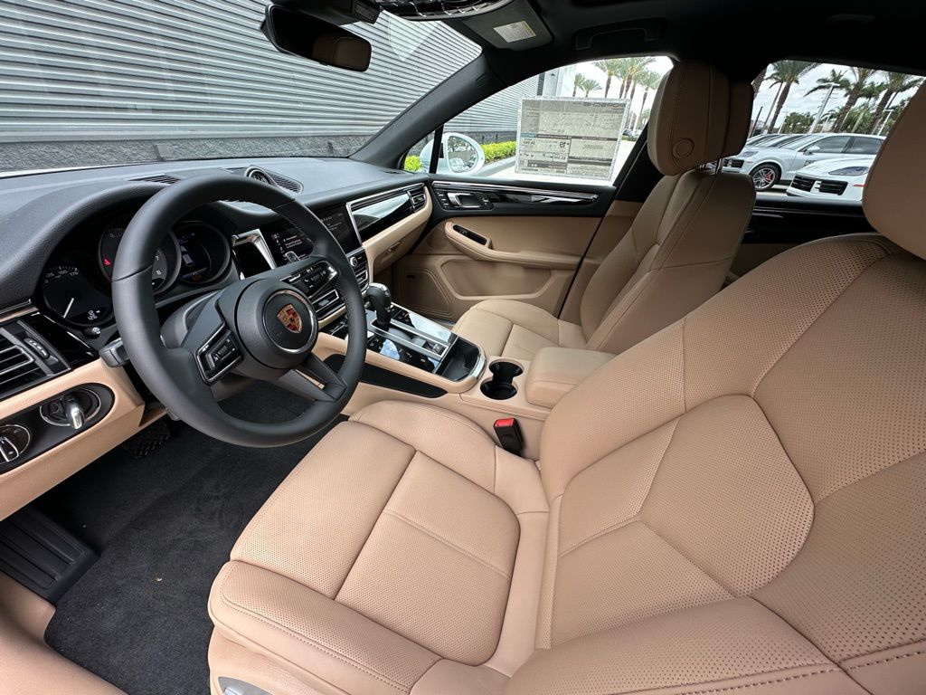 Thumbnail: 2026 Porsche Macan - 4